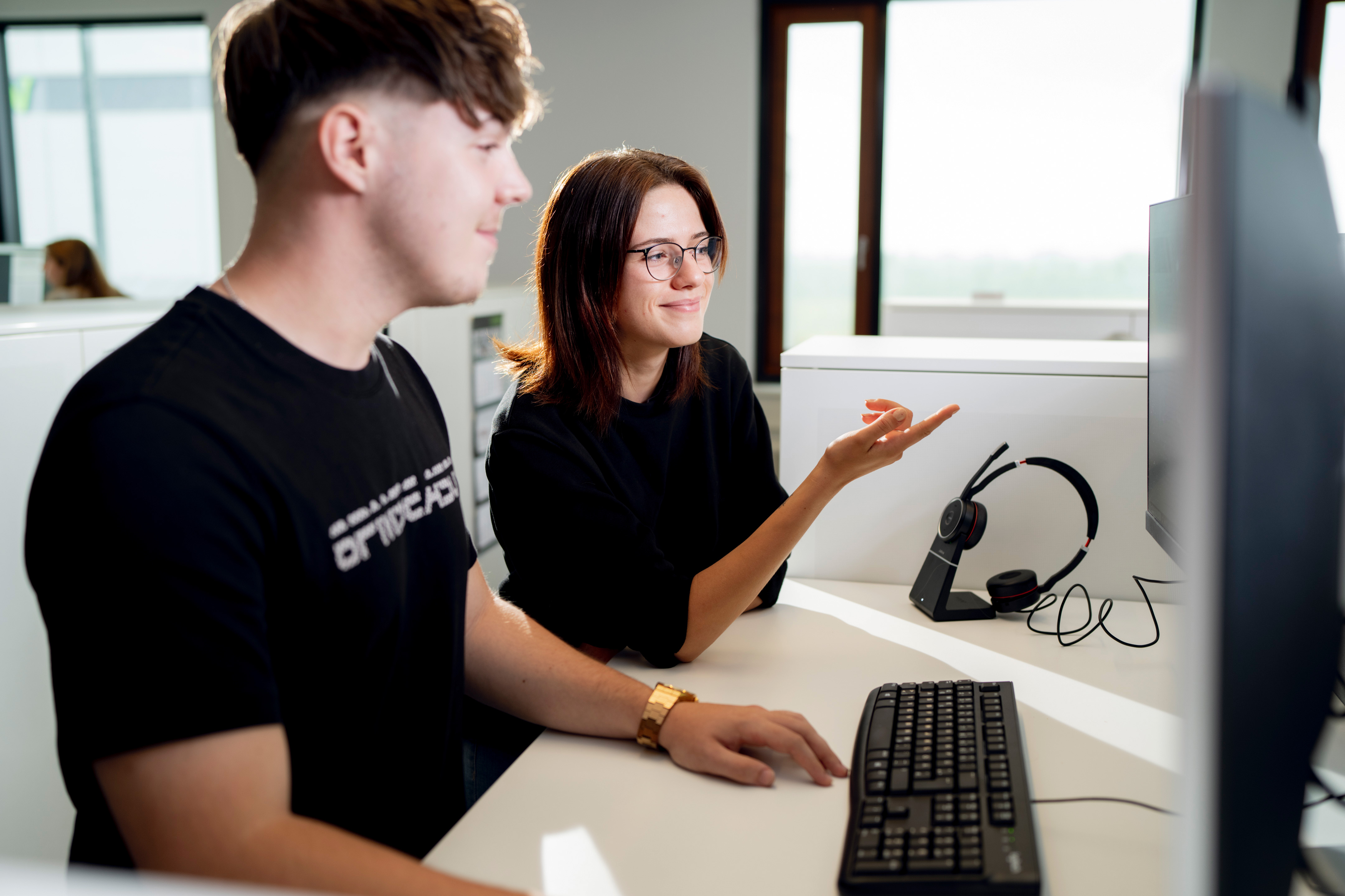 Industrial clerk (m/f/d) with additional qualification in European business management with foreign languages 